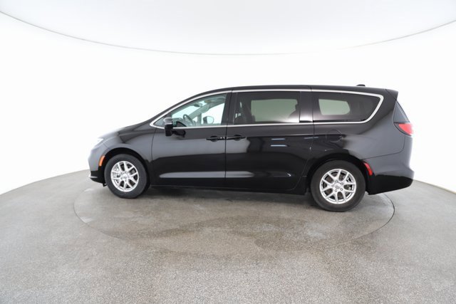 Used 2024 Chrysler Pacifica Touring-L image 7