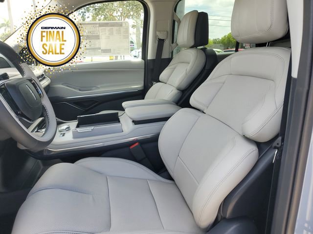 New 2025 Lincoln Navigator Reserve image 16