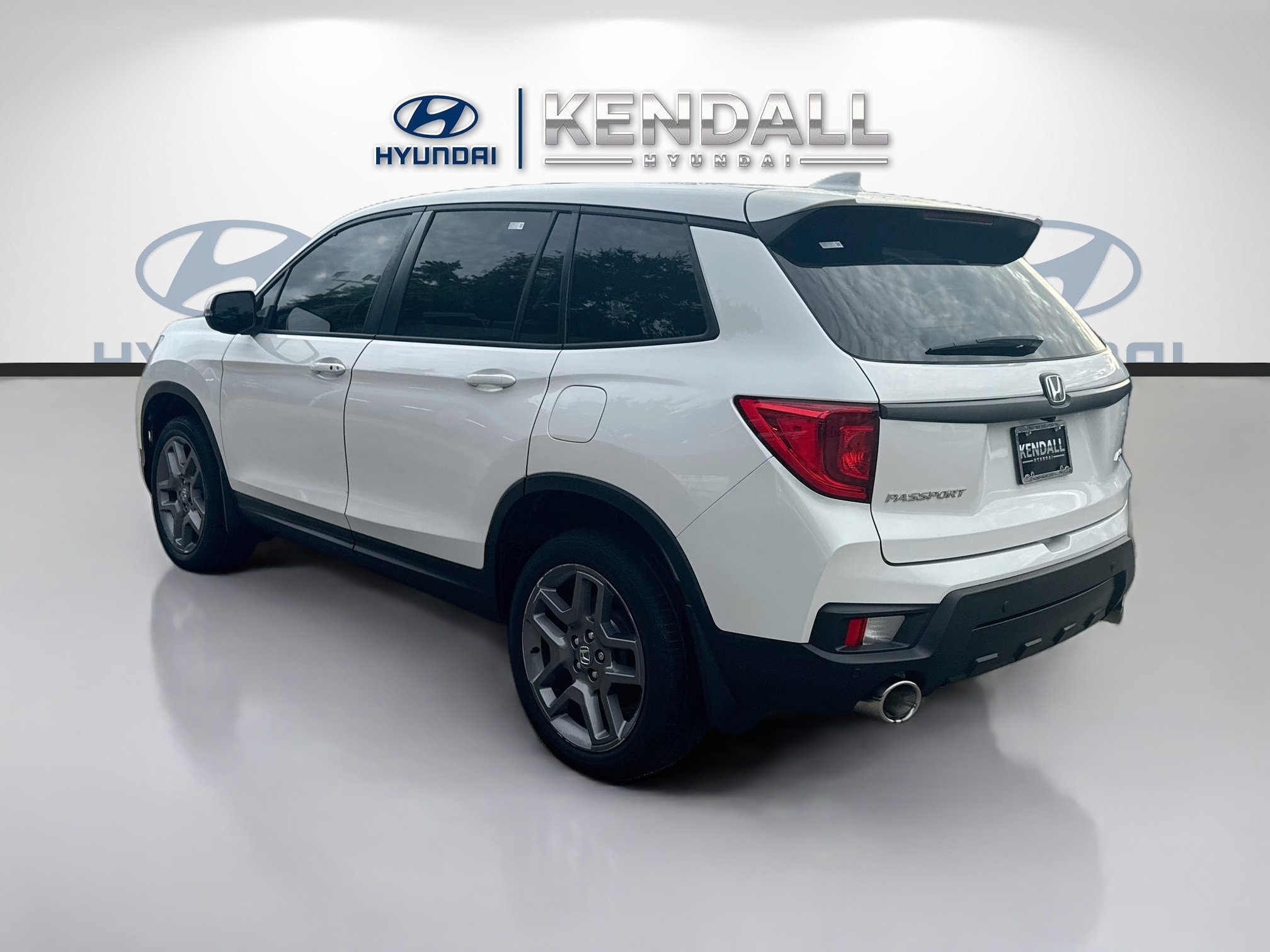 Used 2023 Honda Passport EX-L image 4
