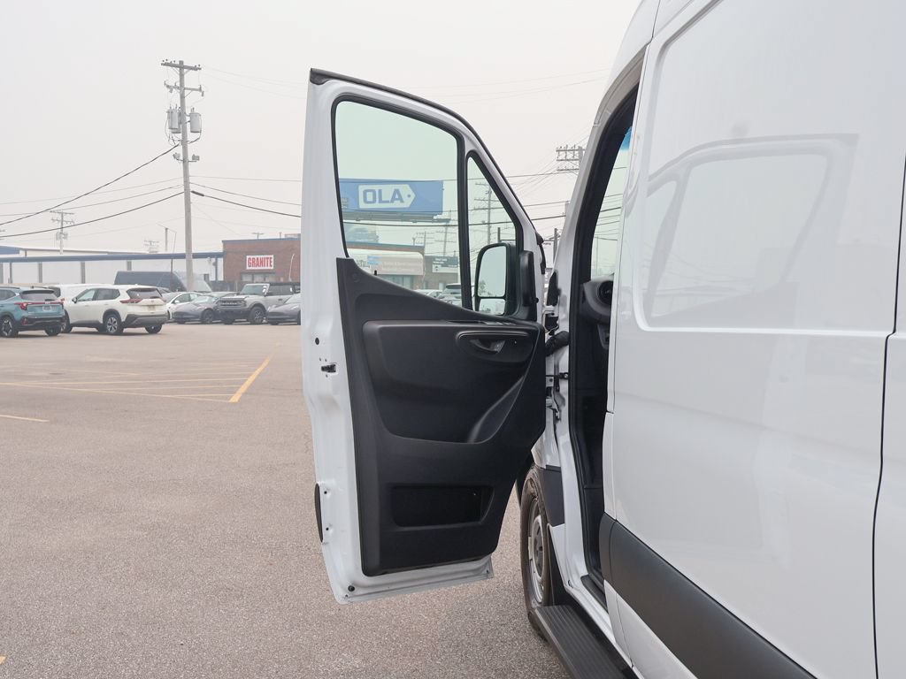 Used 2024 Mercedes-Benz eSprinter 170 Cargo image 17