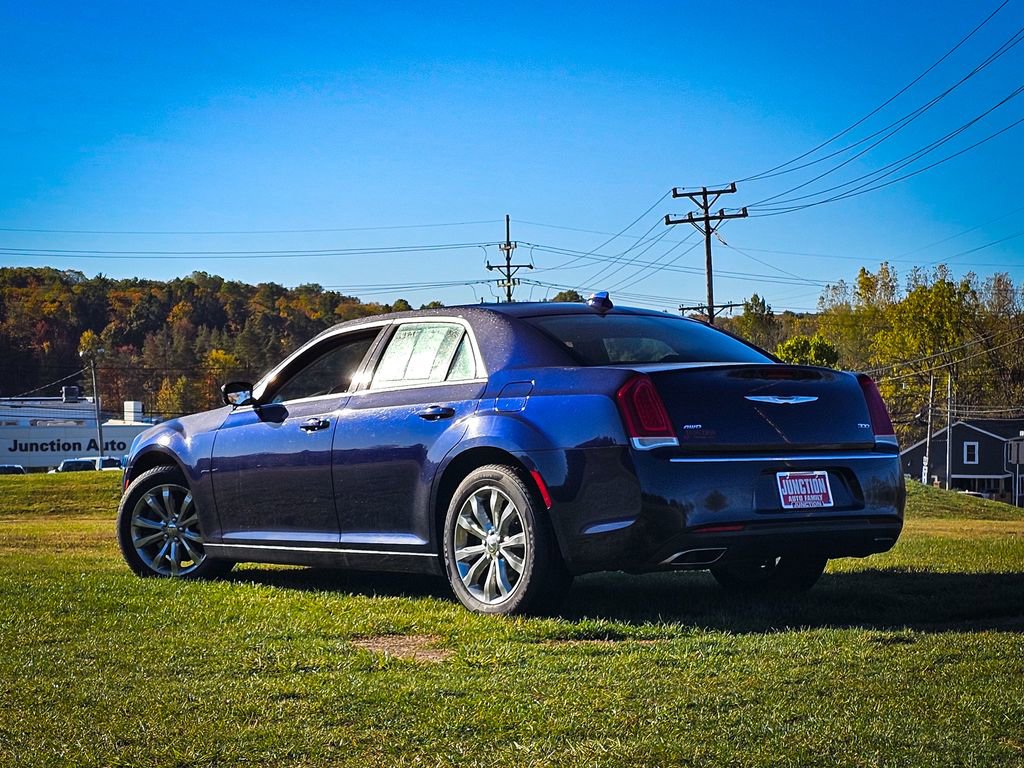 Used 2016 Chrysler 300 Limited image 6