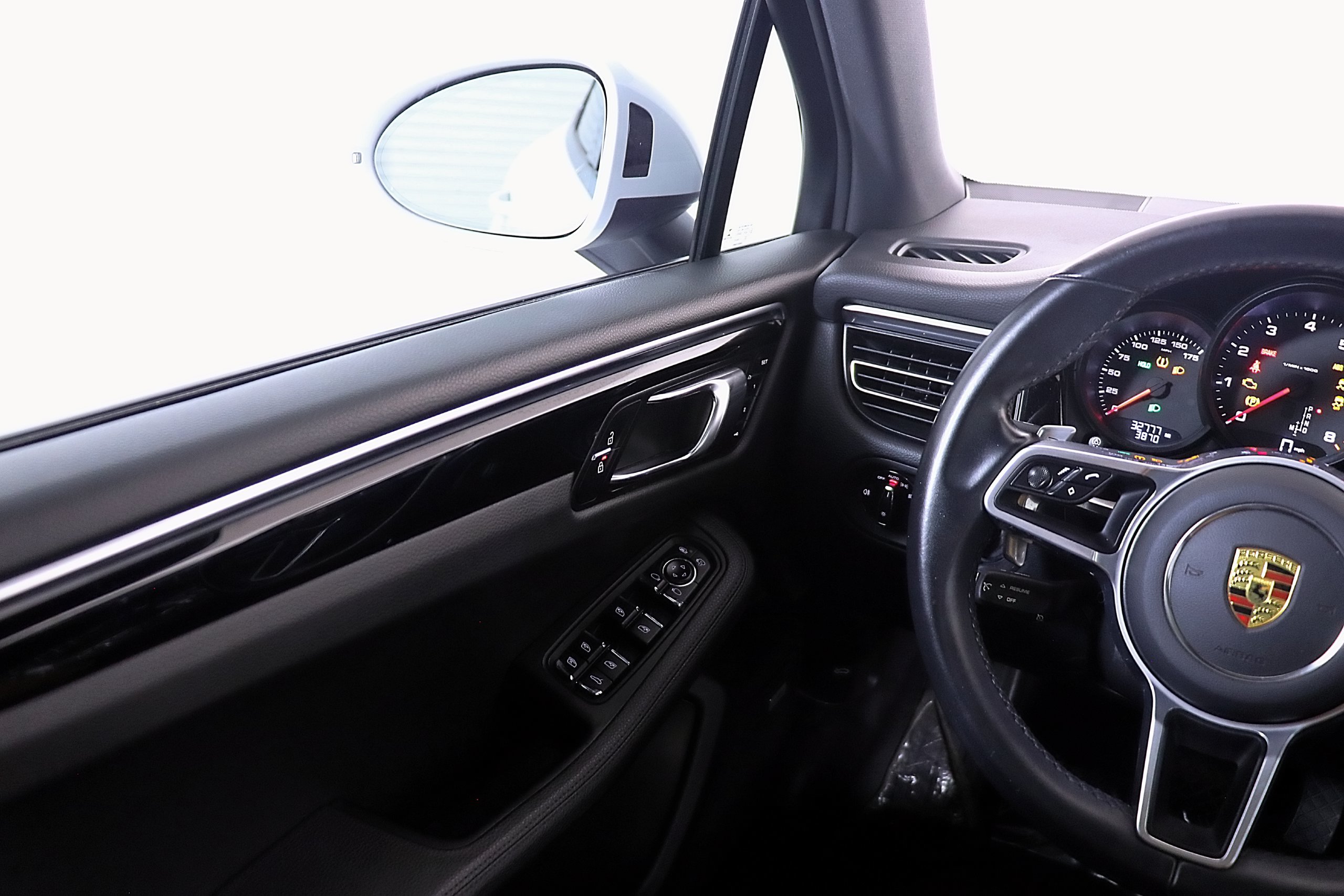 Used 2021 Porsche Macan AWD/4WD image 20