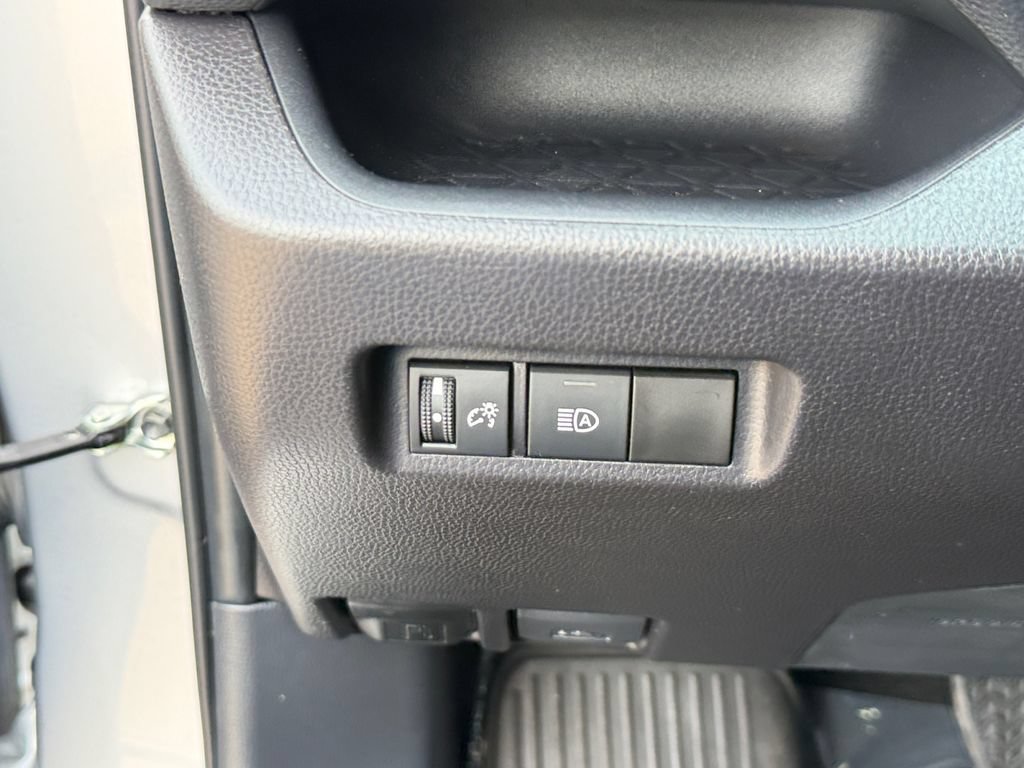 Used 2025 Toyota RAV4 LE AWD/4WD image 30