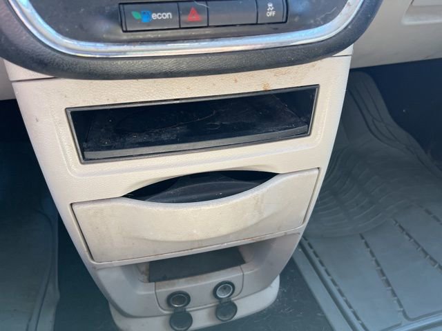 Used 2013 Dodge Grand Caravan SXT image 17