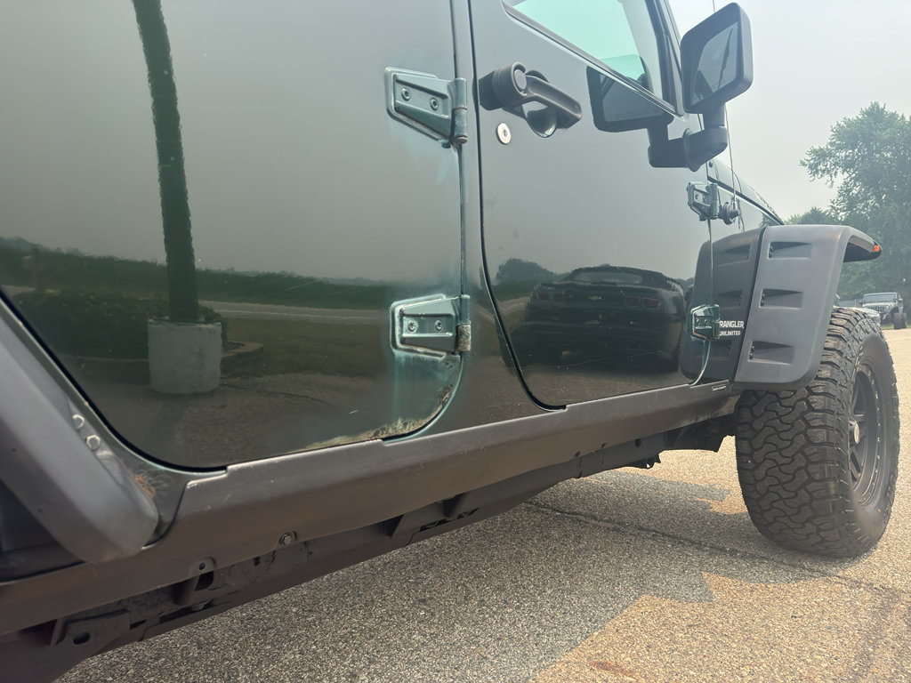 Used 2011 Jeep Wrangler Unlimited Rubicon w/ Connectivity Group AWD/4WD image 19