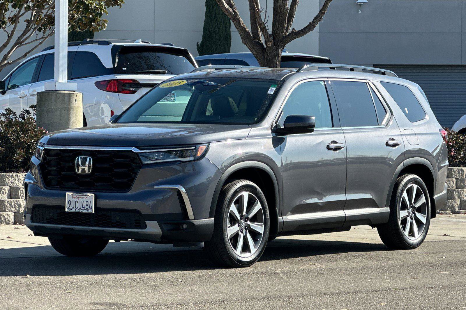 Certified 2025 Honda Pilot Touring image 8
