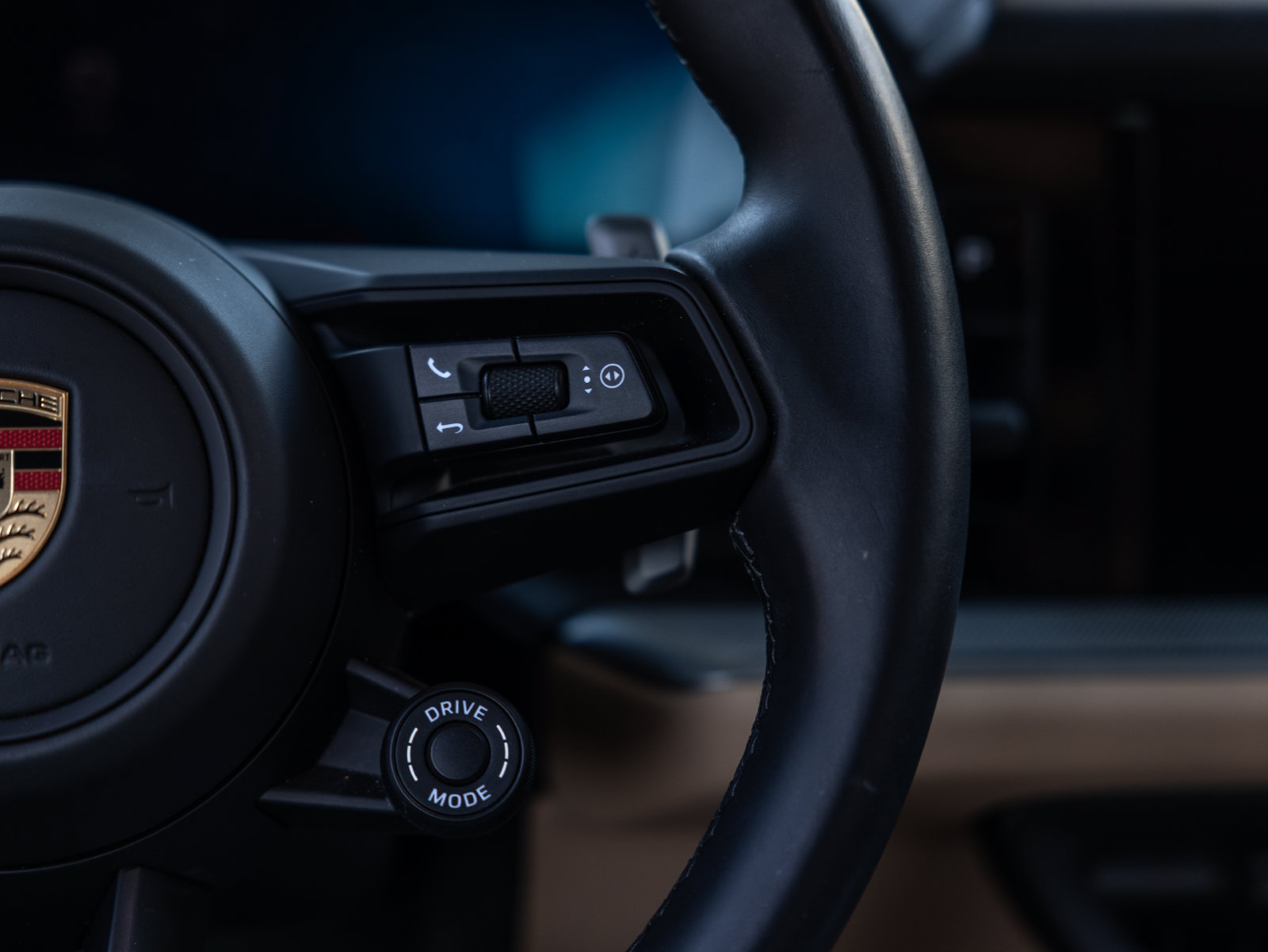 Certified 2025 Porsche Cayenne E-Hybrid Coupe AWD/4WD image 48