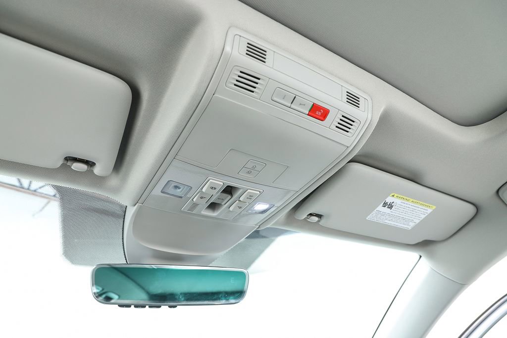 New 2025 Volkswagen Taos SEL image 66