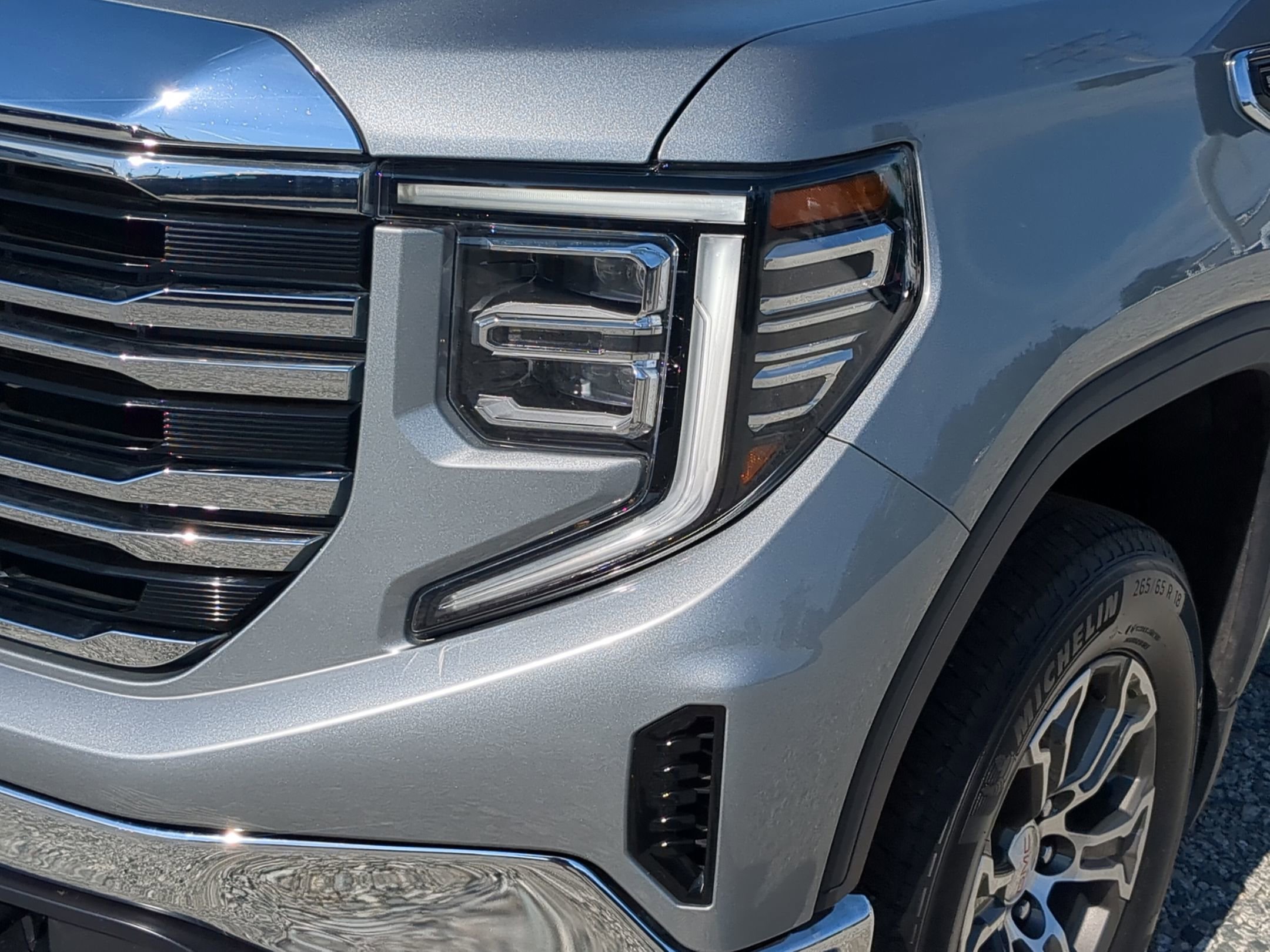 Used 2025 GMC Sierra 1500 SLT AWD/4WD image 6