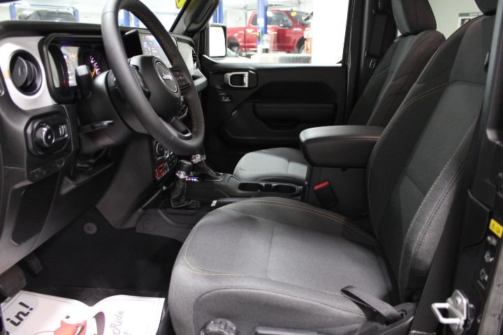 Used 2024 Jeep Wrangler Sport AWD/4WD image 18