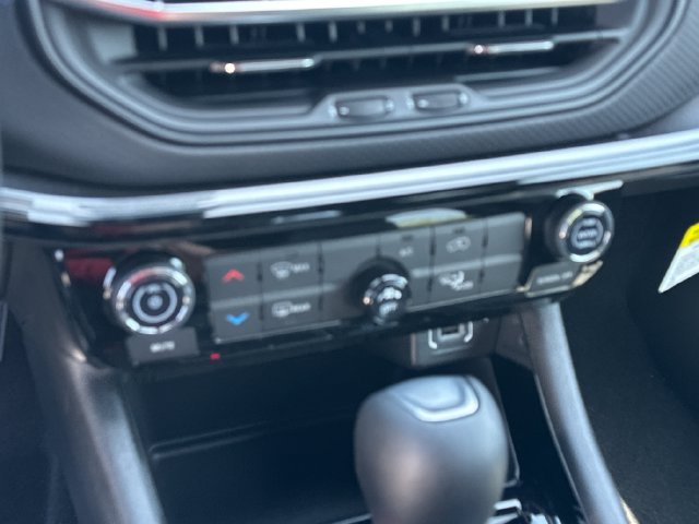 New 2026 Jeep Compass Latitude AWD/4WD image 20