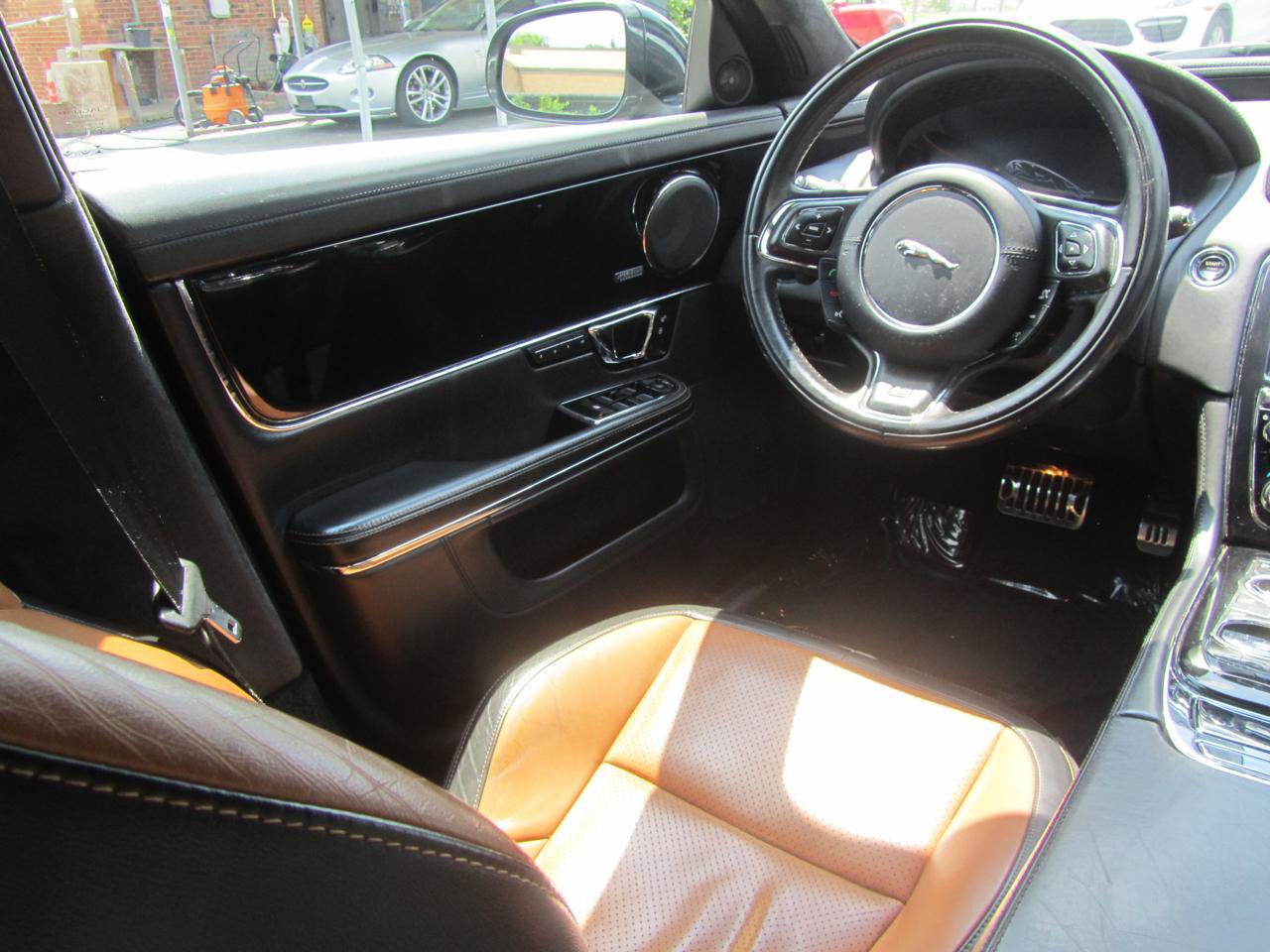 Used 2014 Jaguar XJ R Long Wheel Base RWD image 12