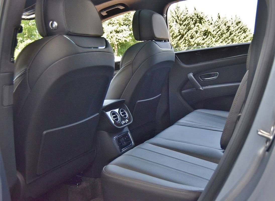 Used 2019 Bentley Bentayga image 40