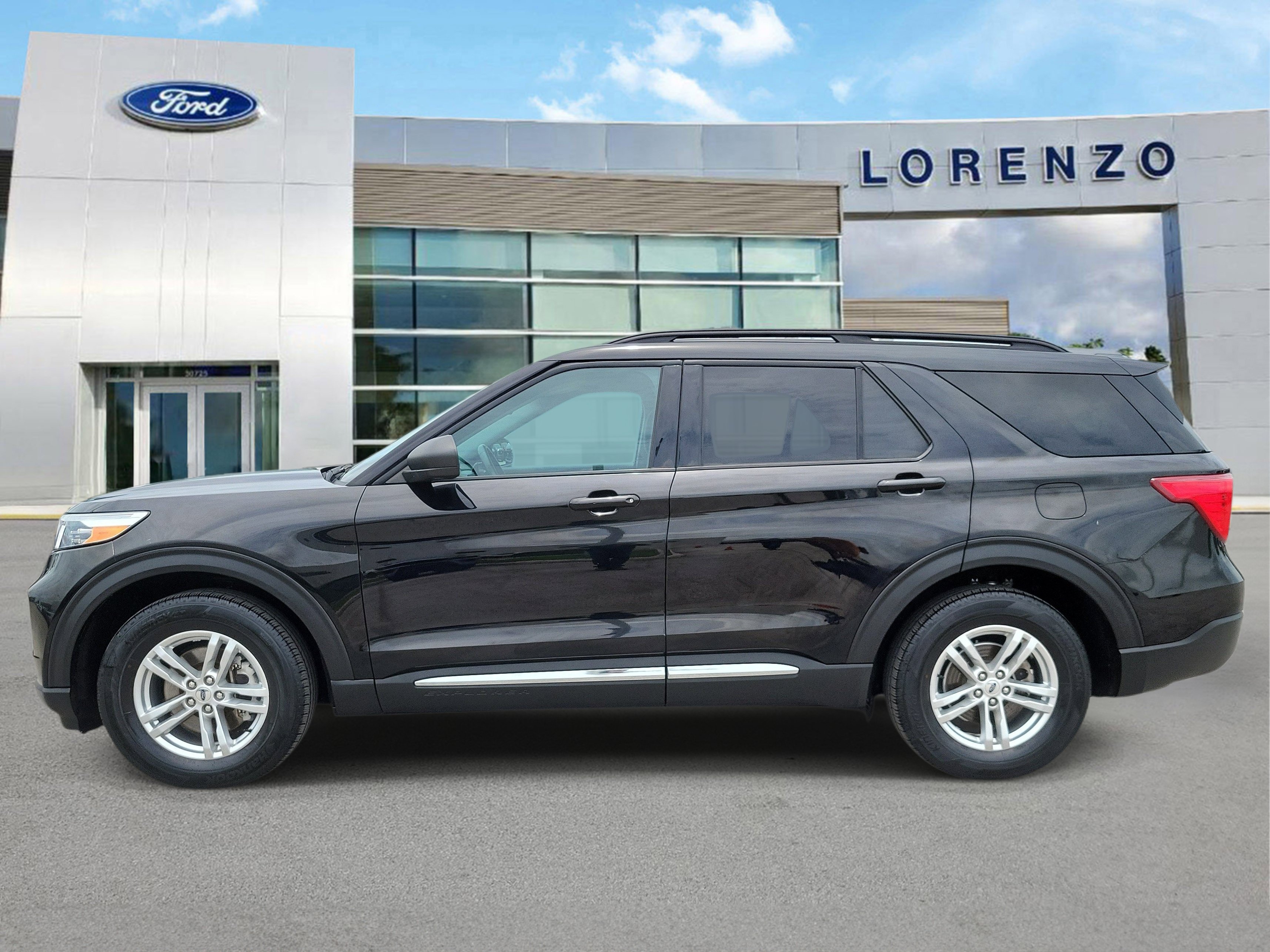 Used 2023 Ford Explorer XLT RWD image 8