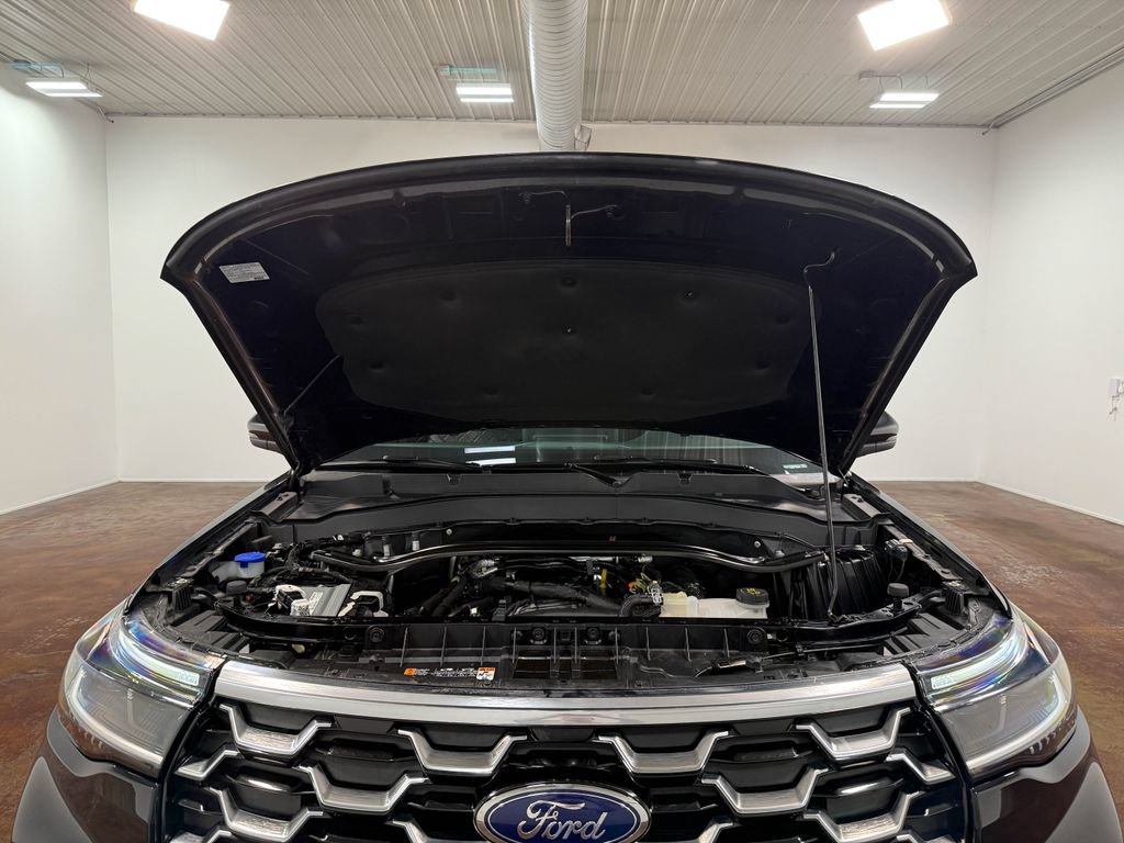 Used 2025 Ford Explorer Platinum w/ LUX Leather Package AWD/4WD image 86