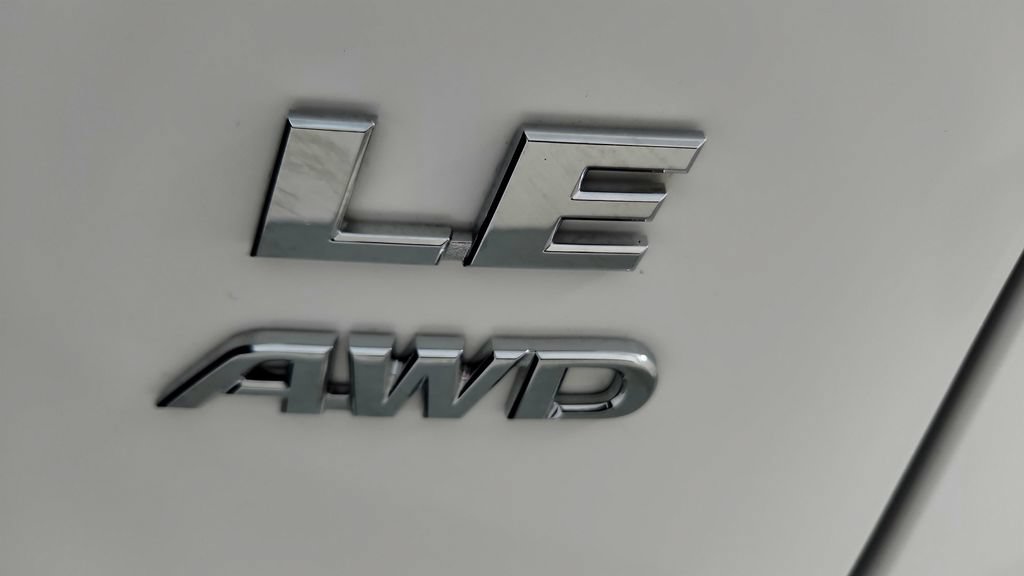 Used 2024 Toyota RAV4 LE AWD/4WD image 14