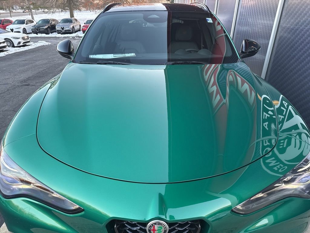 New 2025 Alfa Romeo Stelvio Sprint image 5
