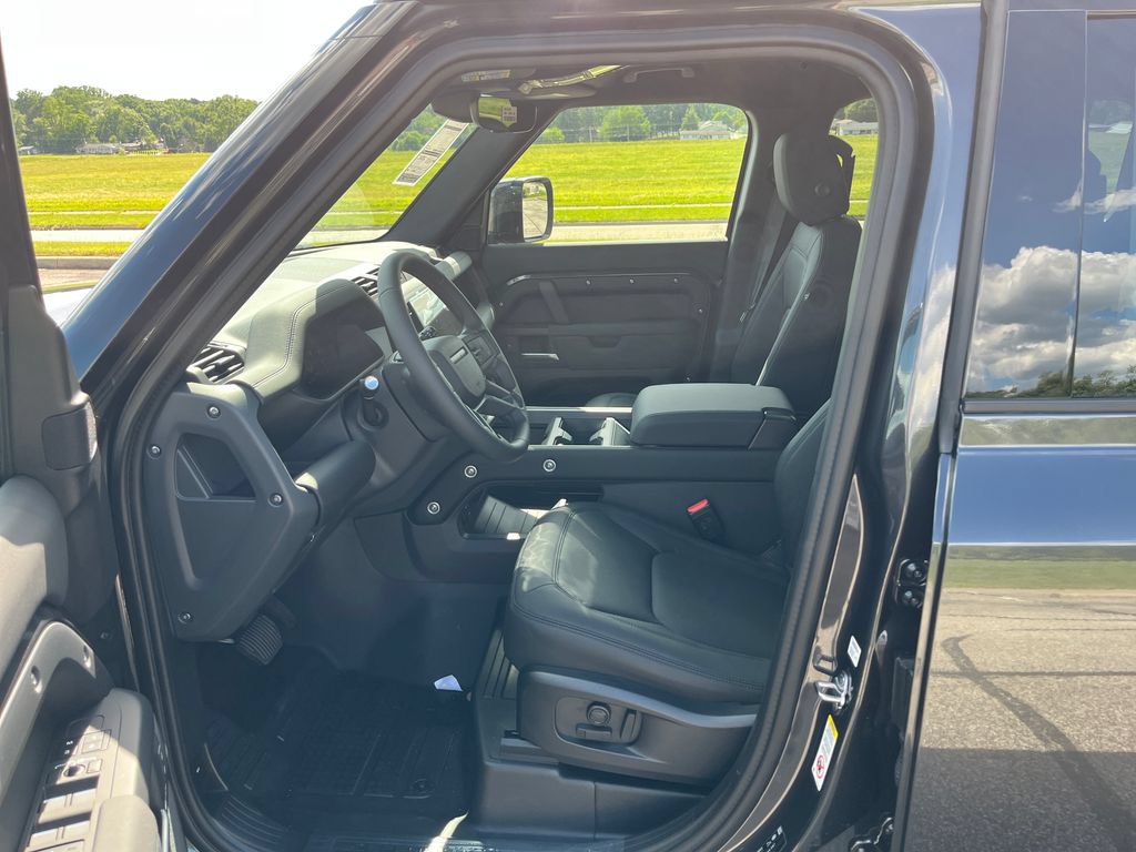 New 2026 Land Rover Defender 110 S AWD/4WD image 9
