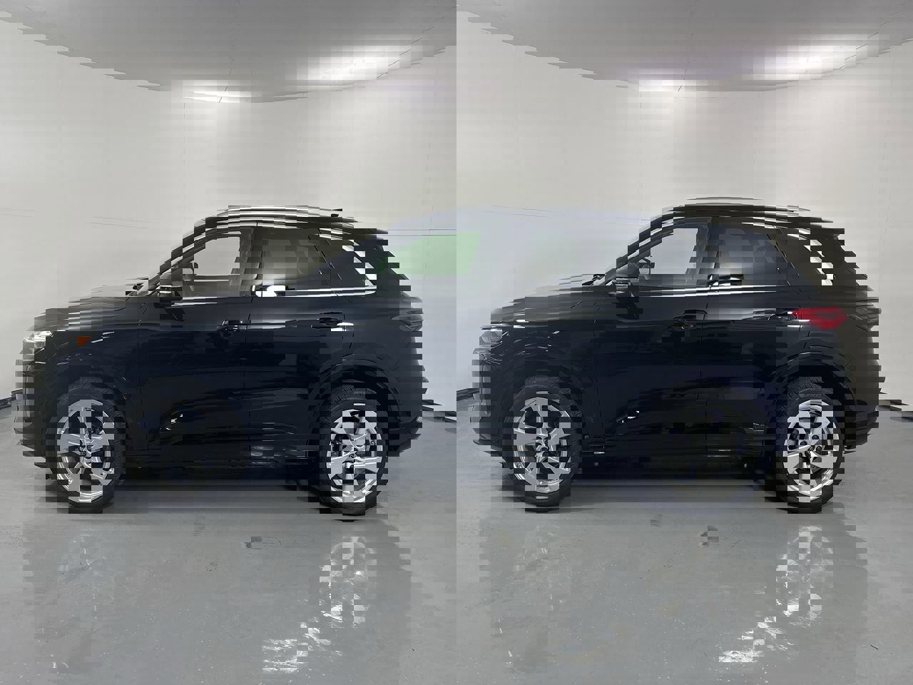 Used 2025 Audi Q5 Premium Plus w/ Premium Plus image 2