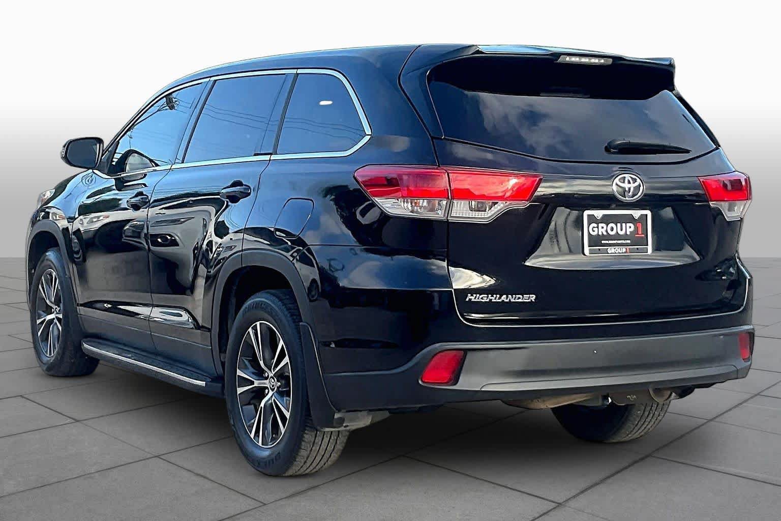 Used 2019 Toyota Highlander LE FWD image 12
