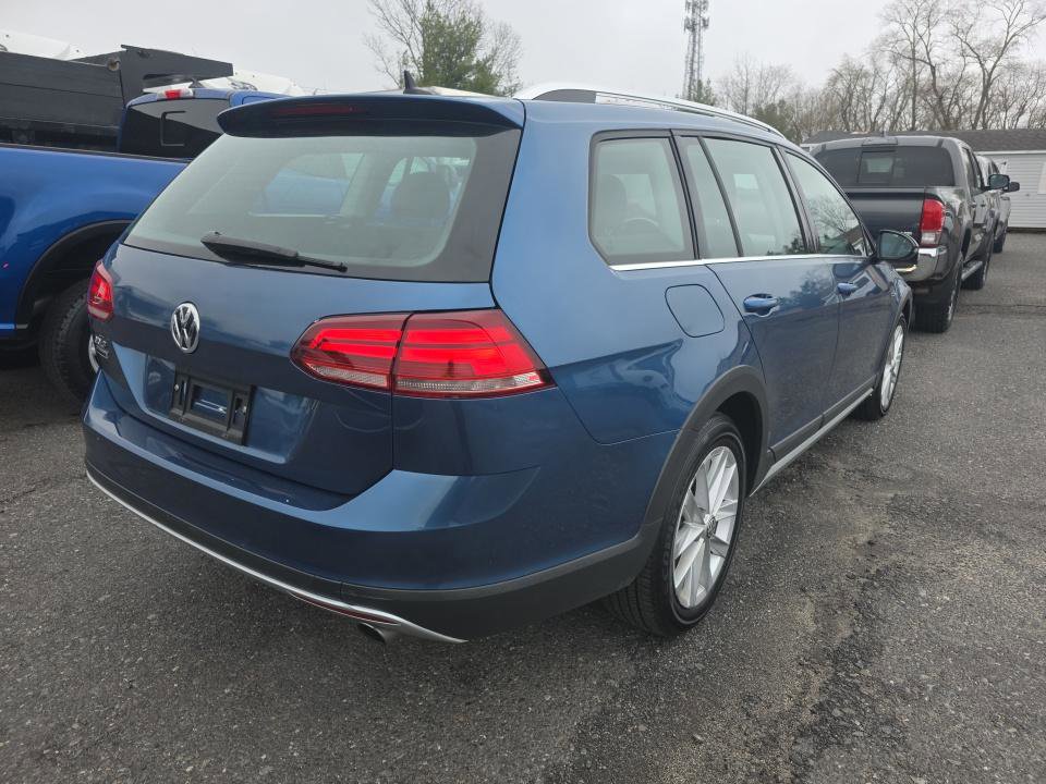 Used 2019 Volkswagen Golf Alltrack SE image 2