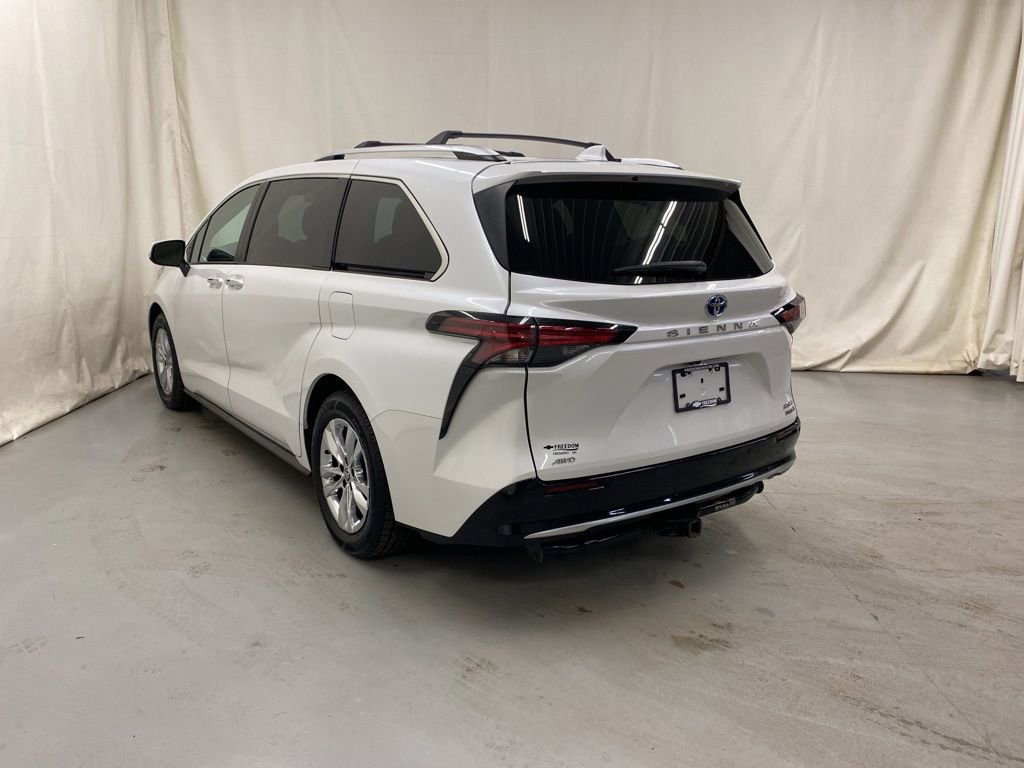 Used 2023 Toyota Sienna Limited AWD/4WD image 5