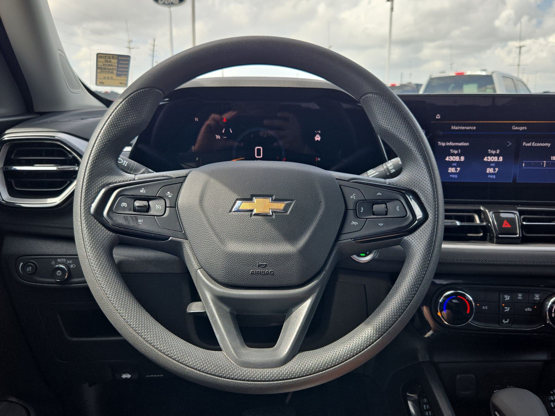 Used 2025 Chevrolet TrailBlazer LT AWD/4WD image 18