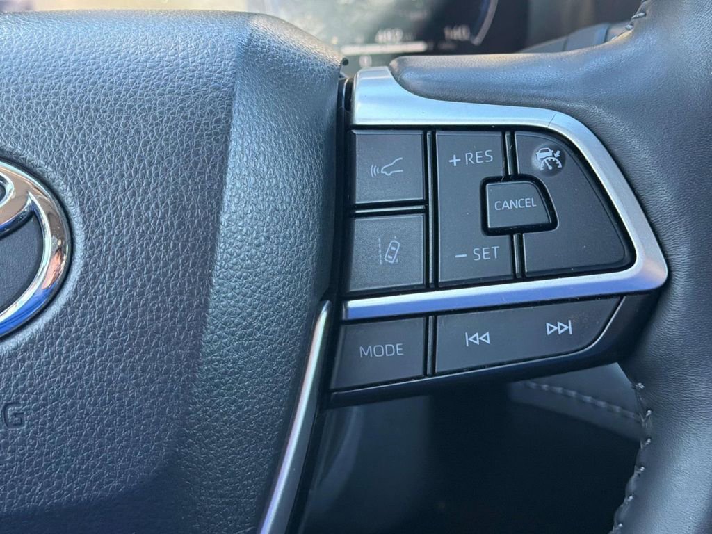 Used 2023 Toyota Highlander Platinum image 13