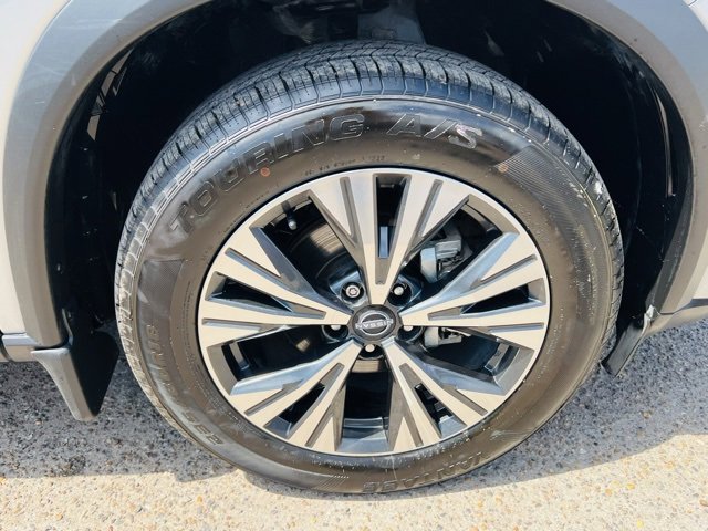 Certified 2023 Nissan Rogue SV image 9