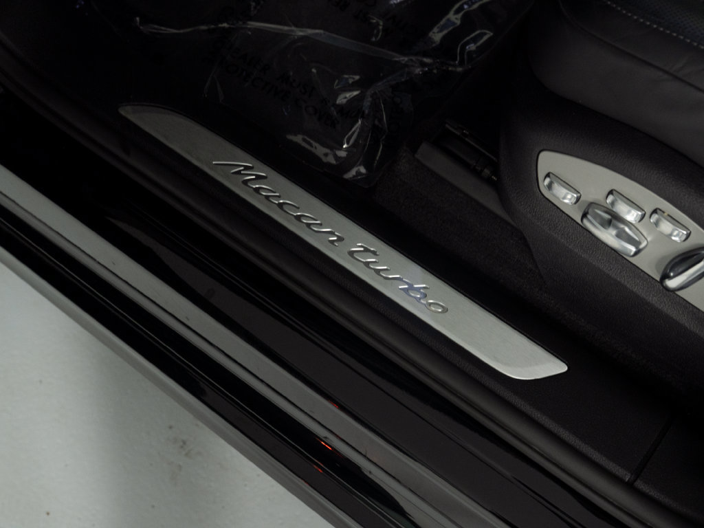 Certified 2021 Porsche Macan Turbo AWD/4WD image 23
