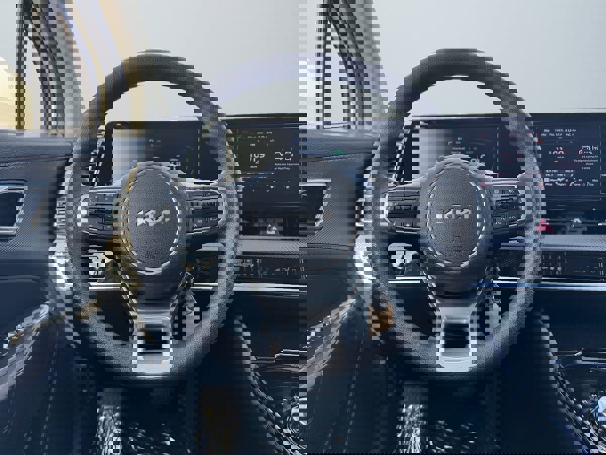 Used 2024 Kia Sportage LX image 11