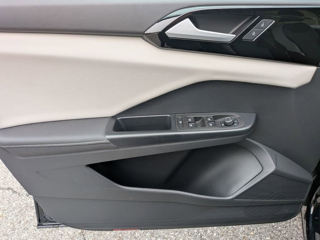 Used 2025 Volkswagen Taos S image 13