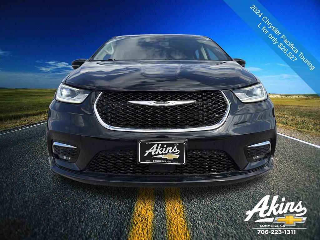 Used 2024 Chrysler Pacifica Touring-L video 2