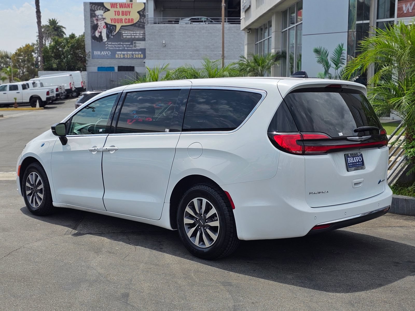 Used 2024 Chrysler Pacifica Limited FWD image 6