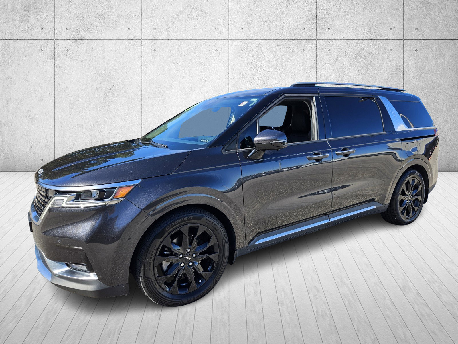 Used 2022 Kia Carnival SX image 3