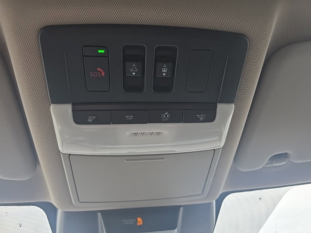 Used 2023 Nissan Rogue SV w/ SV Premium B Package image 32