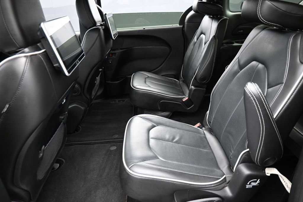 Used 2023 Chrysler Pacifica Limited w/ S Appearance Package AWD/4WD image 13