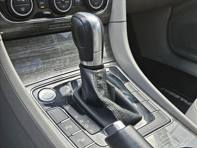 Used 2017 Volkswagen Passat 3.6 SEL Premium FWD image 13