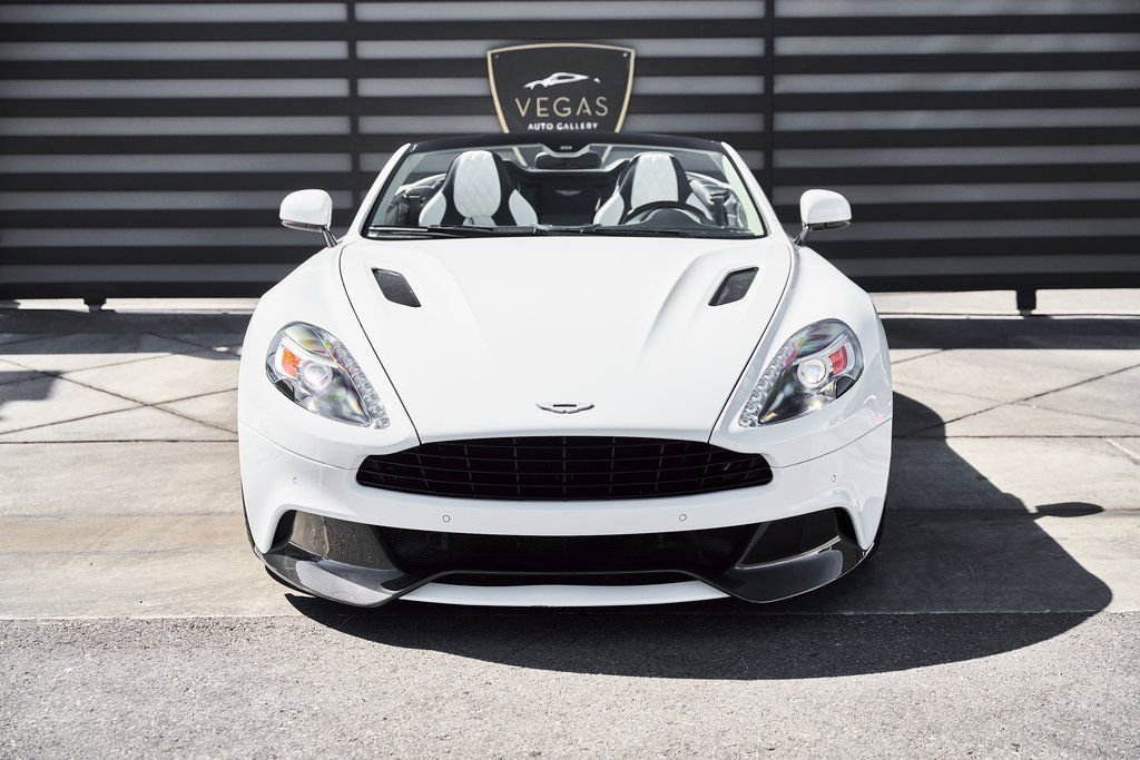Used 2017 Aston Martin Vanquish S image 21