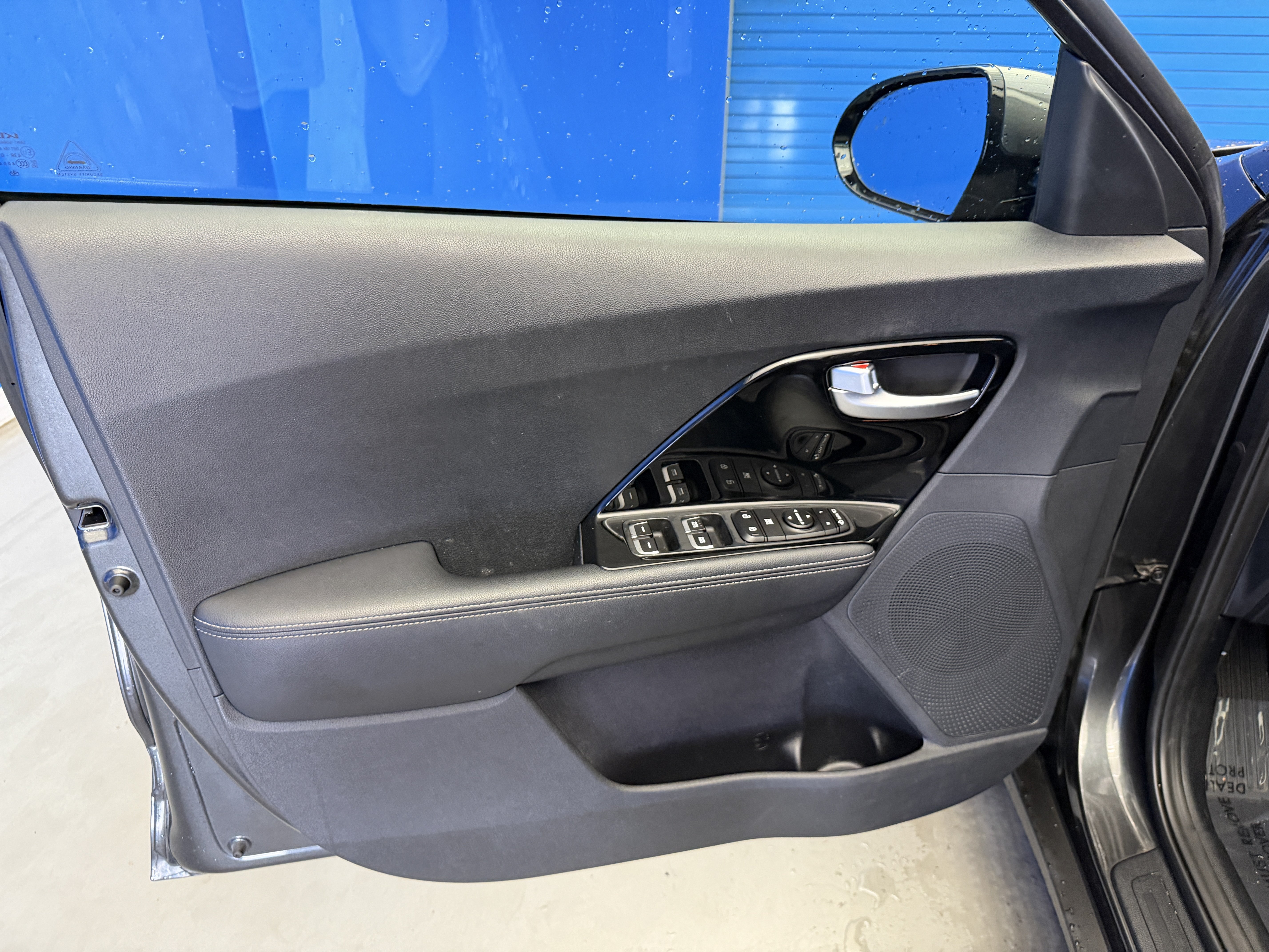 Used 2022 Kia Niro EX FWD image 10