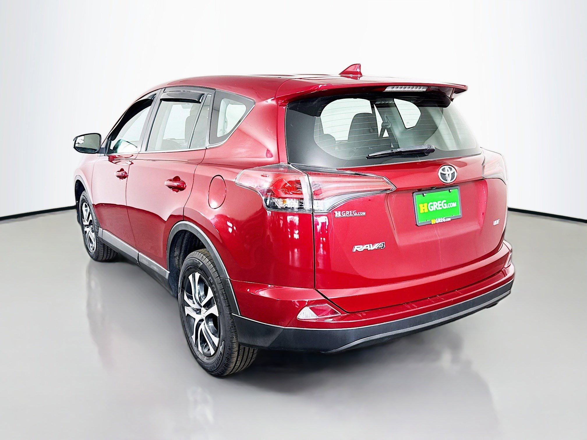 Used 2018 Toyota RAV4 LE image 7