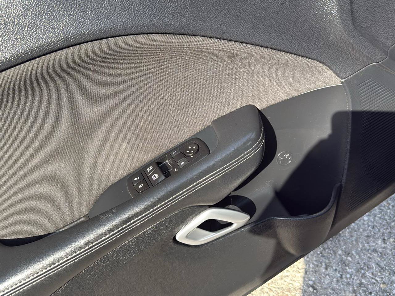 Used 2015 Dodge Challenger SXT RWD image 12