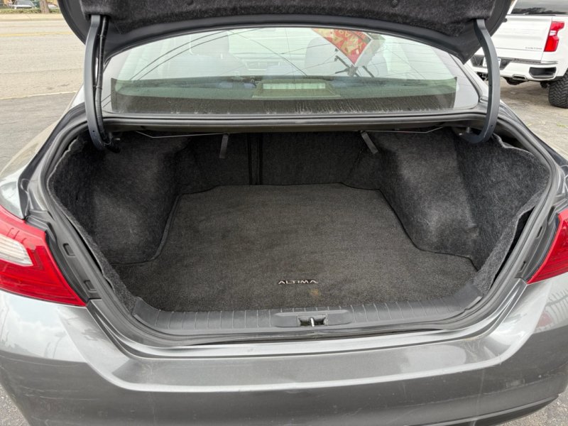 Used 2018 Nissan Altima 2.5 SV FWD image 17
