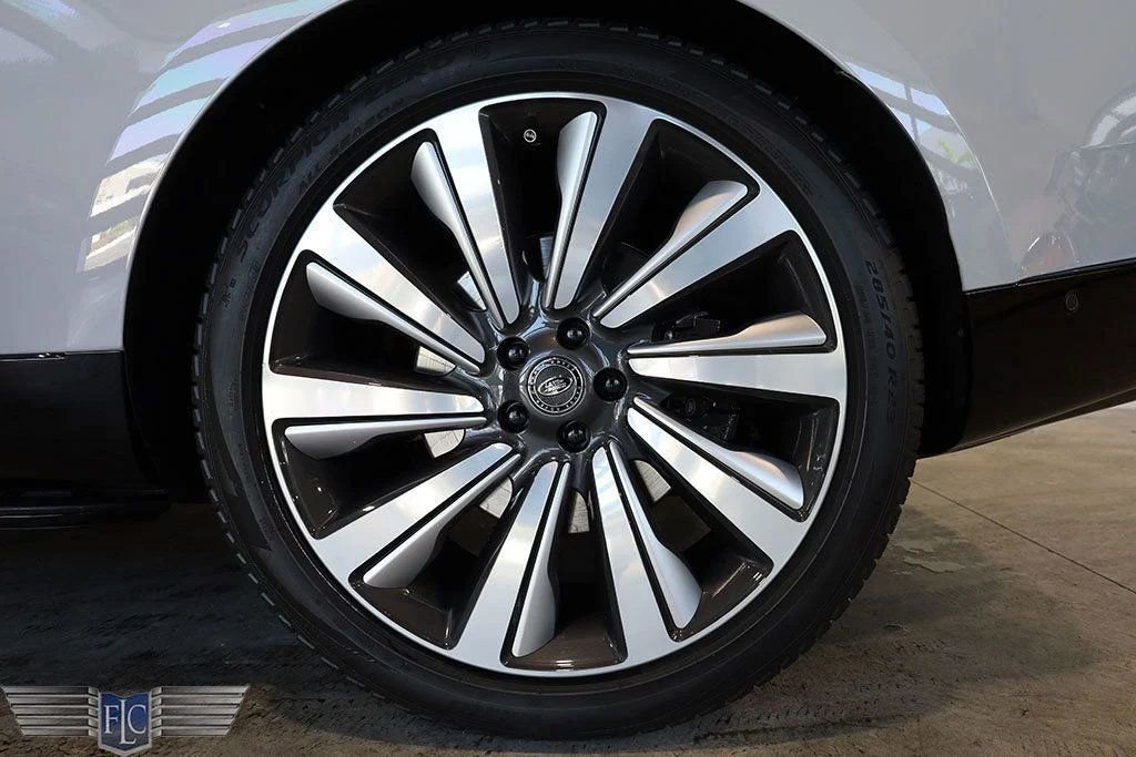 Used 2023 Land Rover Range Rover SV image 44