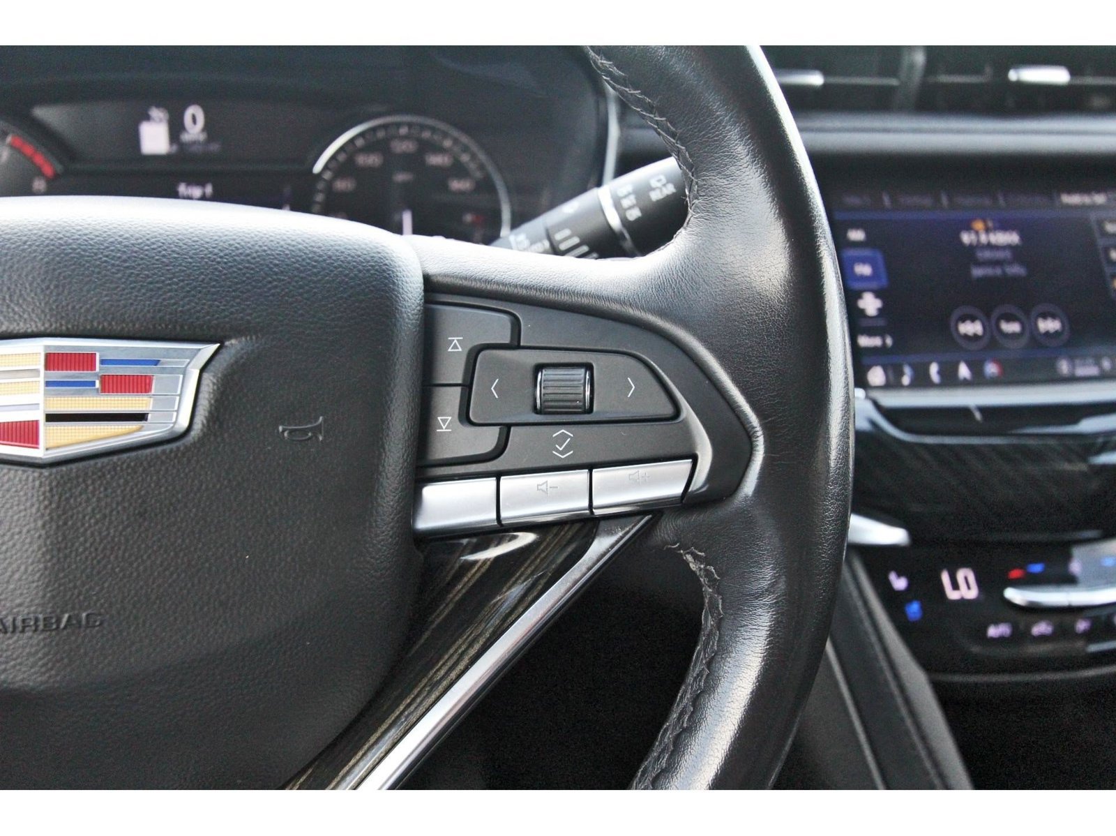 Used 2023 Cadillac XT6 Premium Luxury FWD image 24