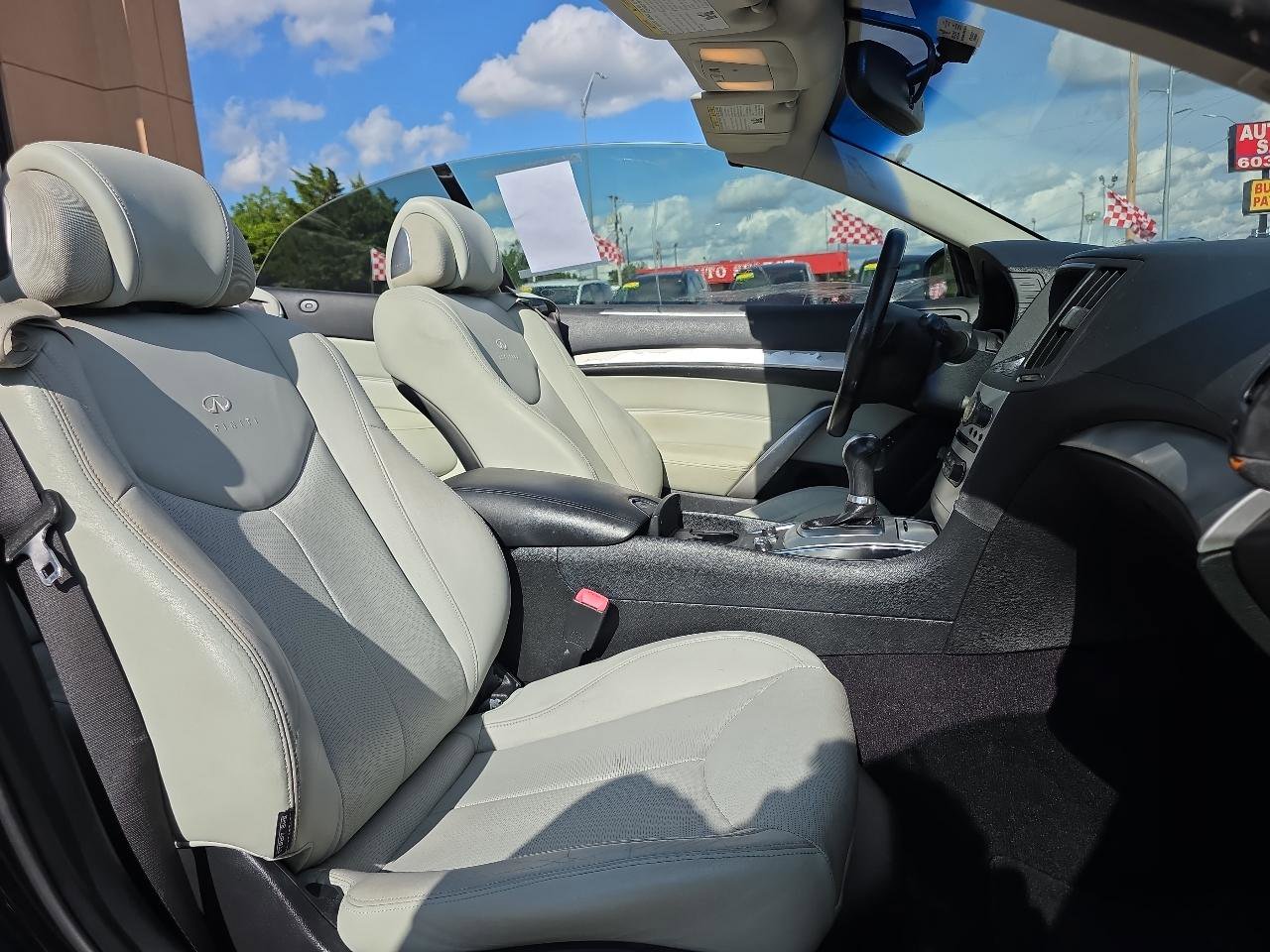 Used 2011 INFINITI G37 Convertible w/ Premium Pkg RWD image 27