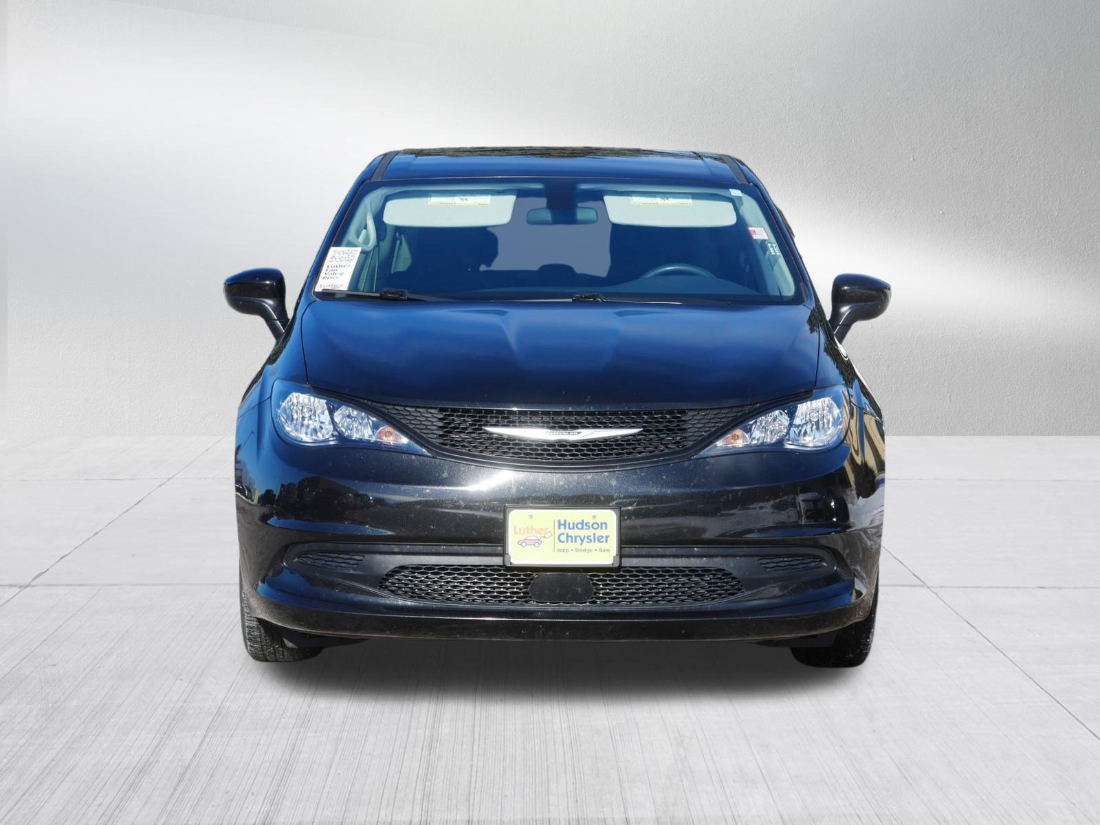 Used 2022 Chrysler Voyager LX video 2