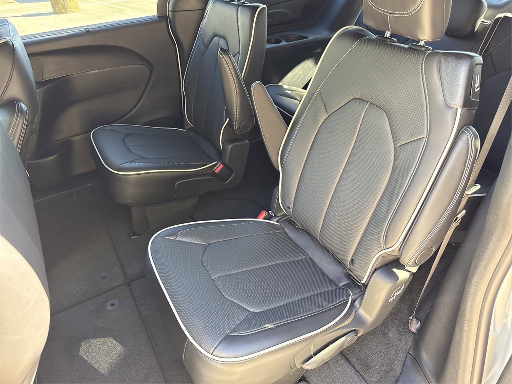 New 2026 Chrysler Pacifica Limited image 33