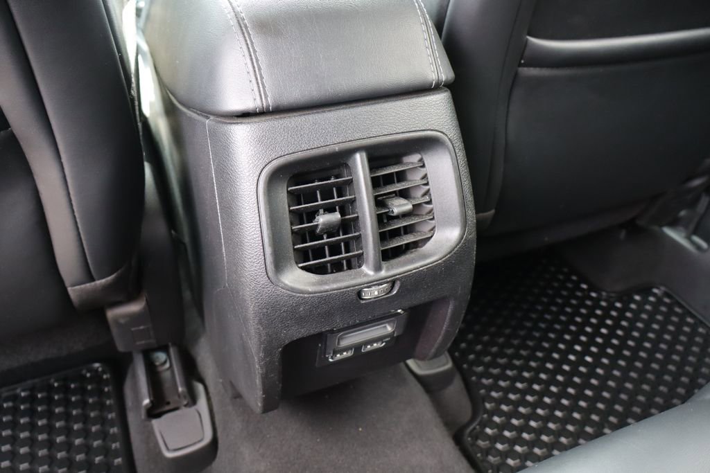 Used 2020 Jeep Cherokee Latitude Plus w/ Cold Weather Group AWD/4WD image 37