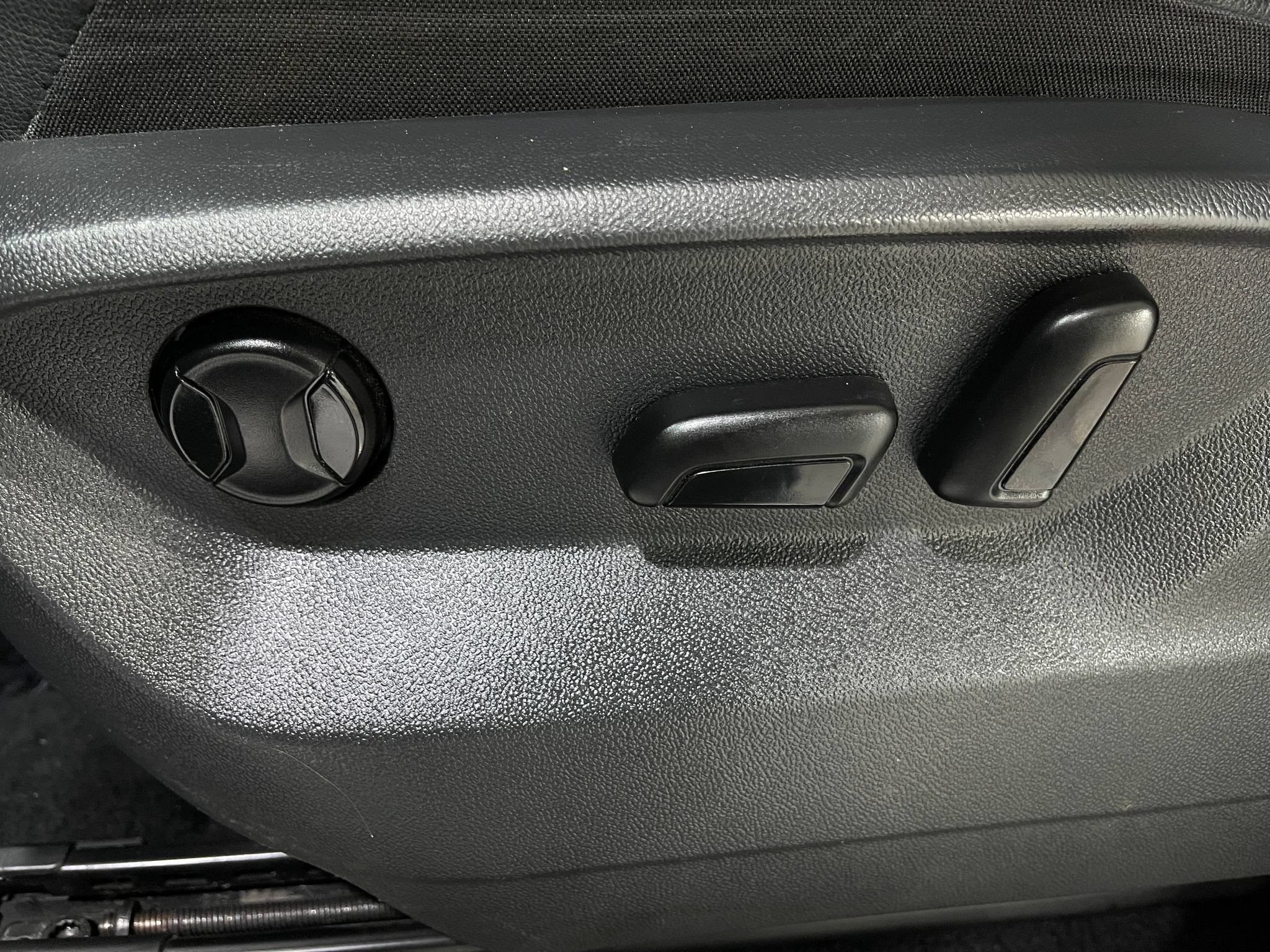 Used 2019 Volkswagen Tiguan SEL AWD/4WD image 16